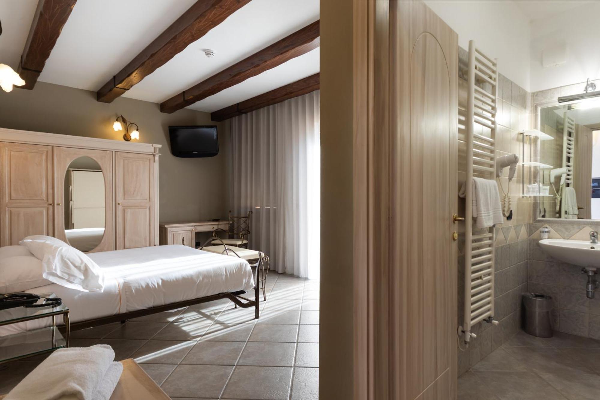 Hotel Don Luis Кастель-ди-Сангро Экстерьер фото