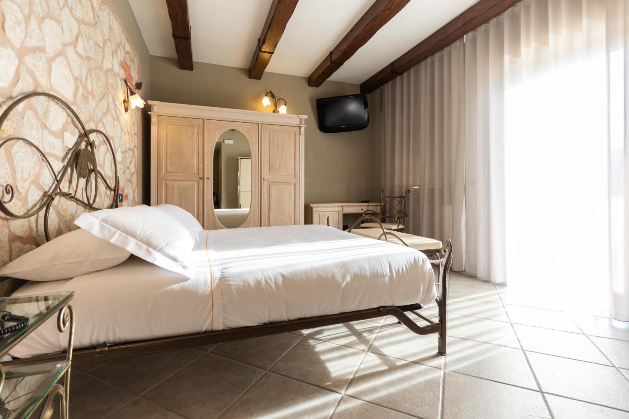 Hotel Don Luis Кастель-ди-Сангро Экстерьер фото